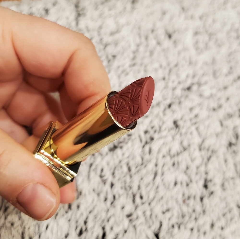 Estee Lauder Luxurious Limited Edition Lipstick- Strictly Confidential - Picture 5 of 5